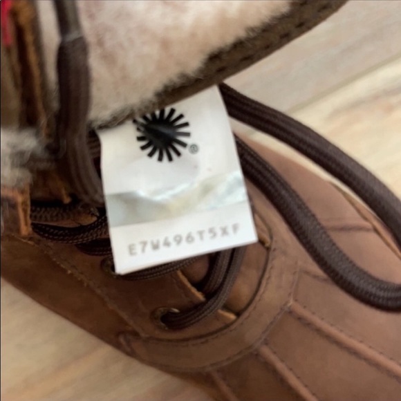 🍁UGG🍁 ADIRONDACK BOOT II PLAID WATER PROOF - Picture 9 of 15